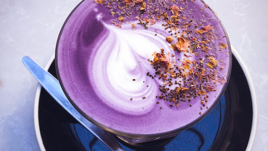 Ube Latte : La Boisson Saine et Colorée Sans Caféine à Adopter